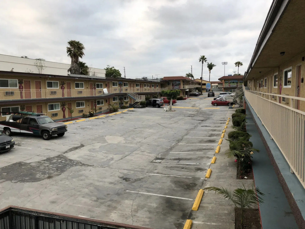 Los Angeles Inn & Suites - LAX