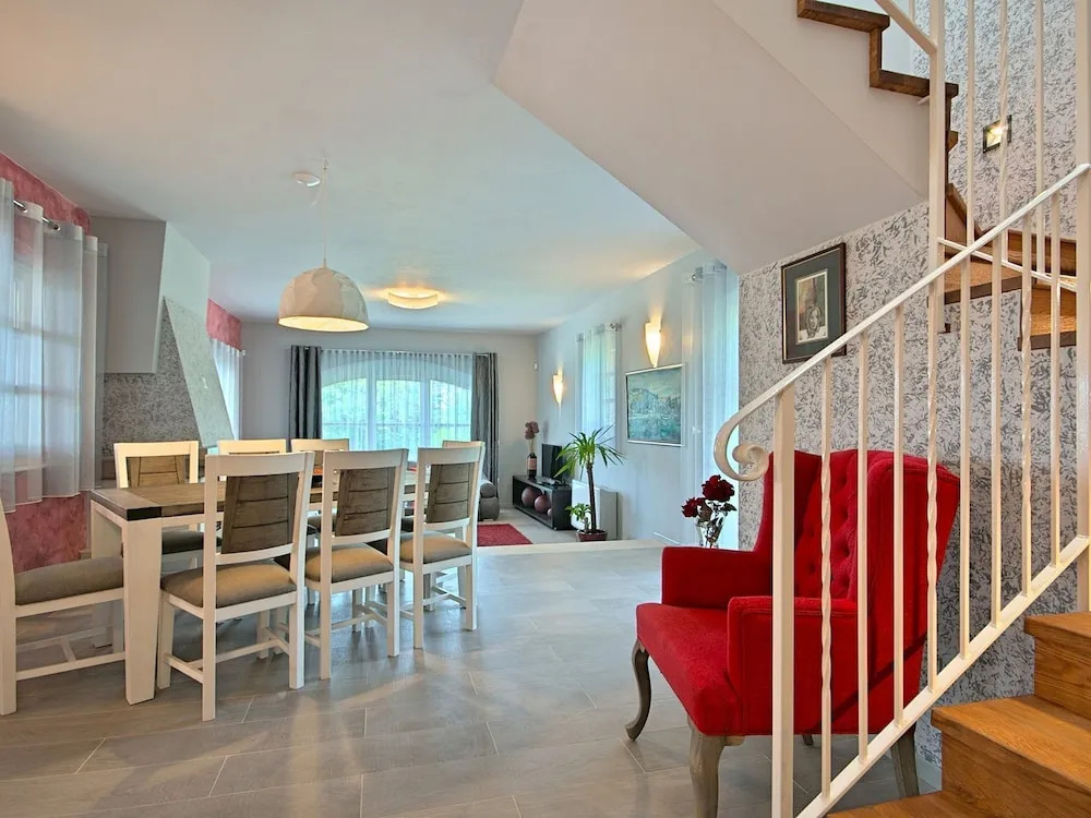 Beautiful Child-friendly Villa With Private Pool in Porec