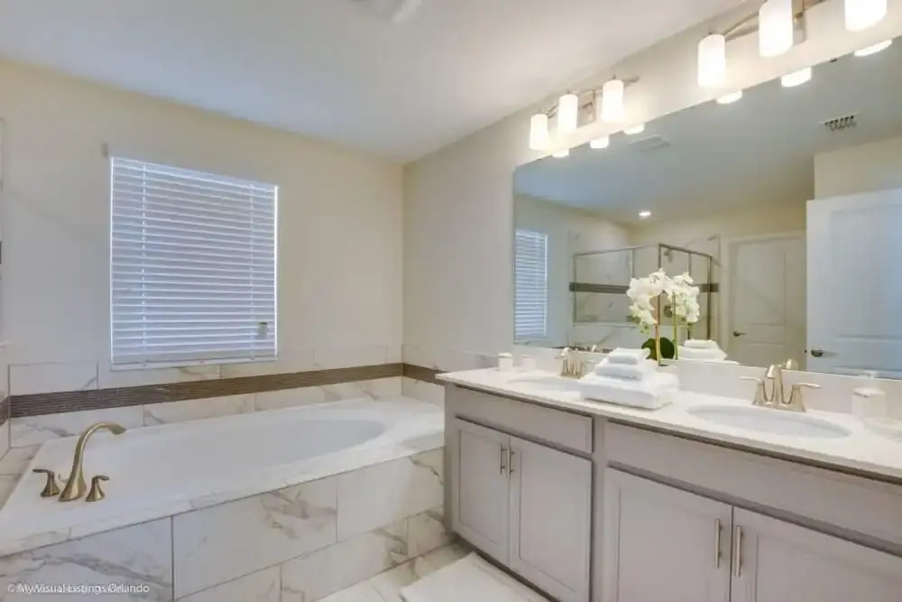 5 Bed Pool With Overflowing Spa In Champions Gate! Villa