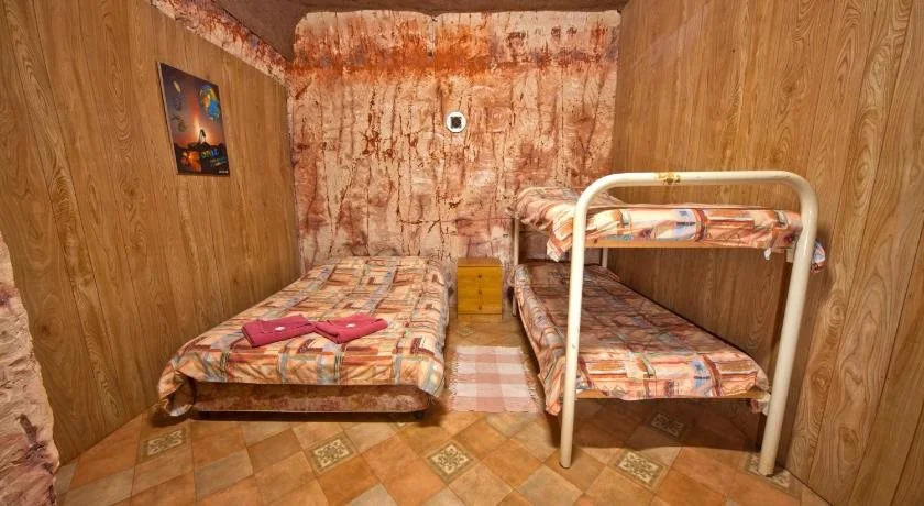 Radeka Downunder Underground Motel
