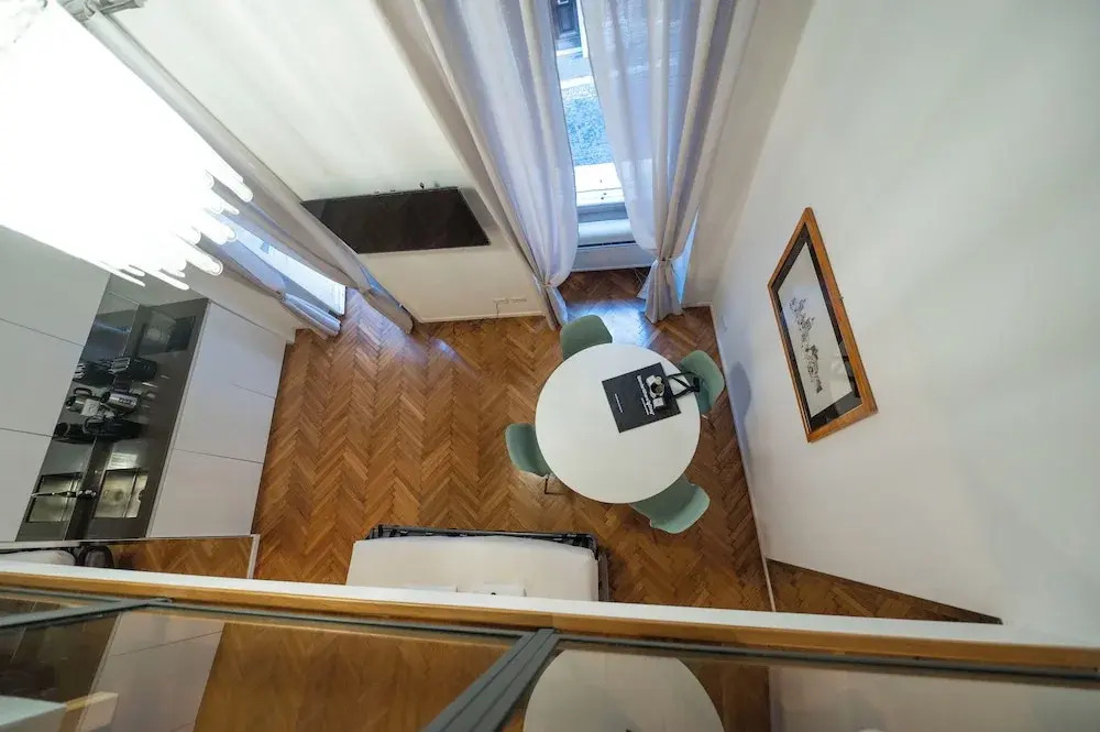 Spanish Steps Romantic Nest With Balcony