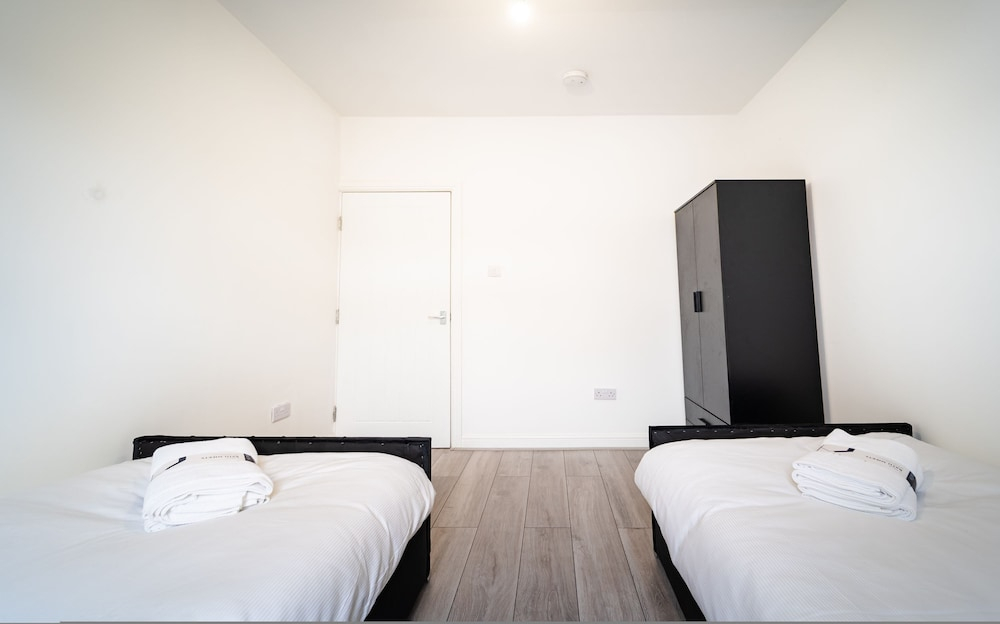 LUX 2bdr Flat Near LTN Airport City Centre