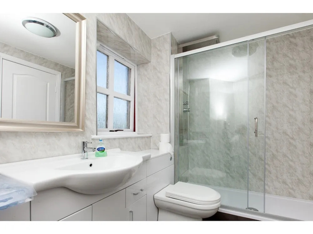 Lovely Upgraded Modern Flat in North Edinburgh