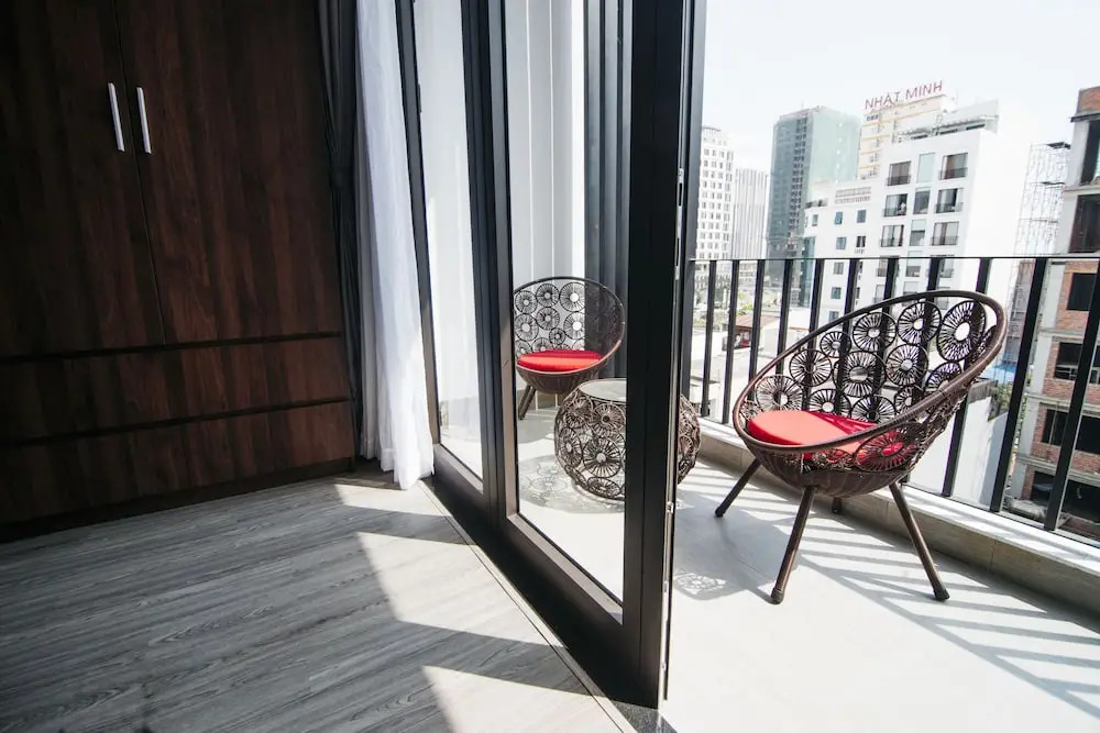Royal Lion Hotel and Apartment