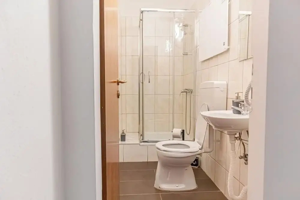 1BR Apt Near Westbahnhof Station