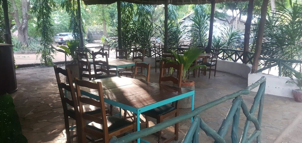 PRIMESHADE GUESTHOUSE