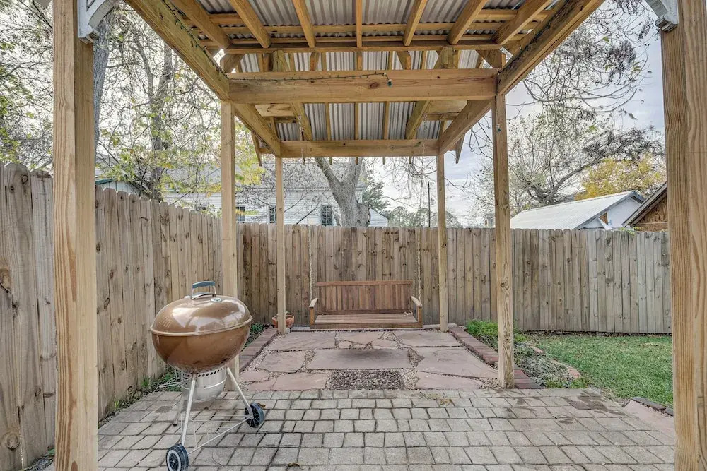 Brenham Rental w/ Deck & Yard < 1 Mi to Downtown!