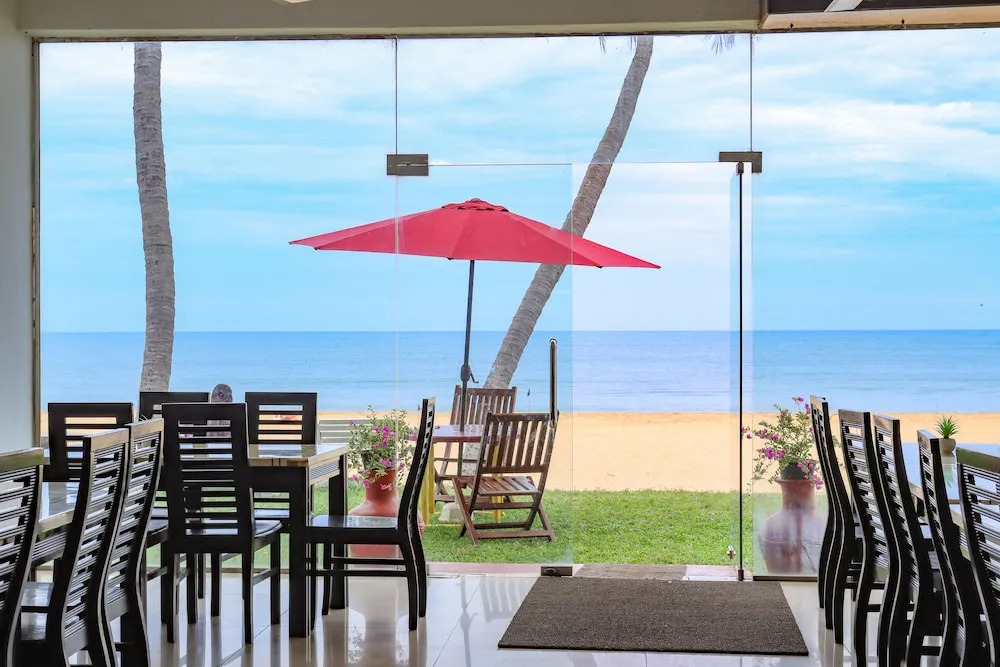 New Tri Star Beach Hotel