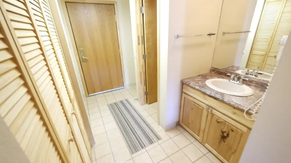 CM447H Hotel Room 1Br 1 Ba