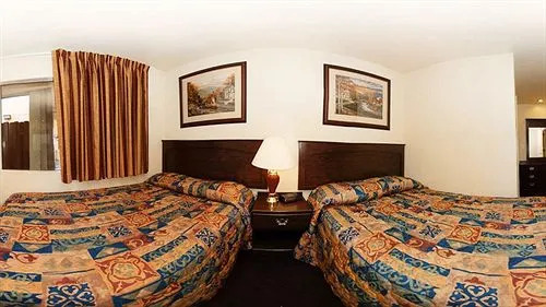 Town House Suites