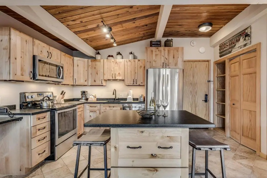 Laurelwood Condominiums Studio Premier Unit 309