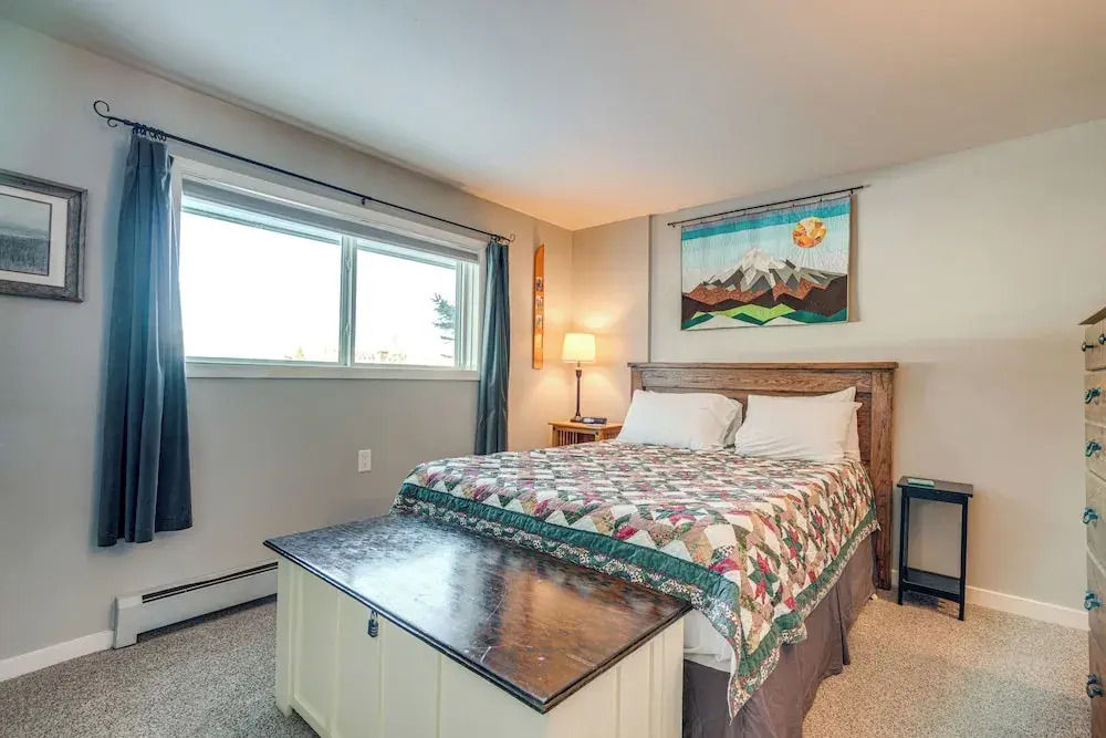 7 Mi to Ski Resort: Dillon Condo w/ Mtn Views