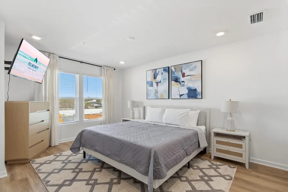 New Sleeps 7 Beach Fun Dining Palmaway