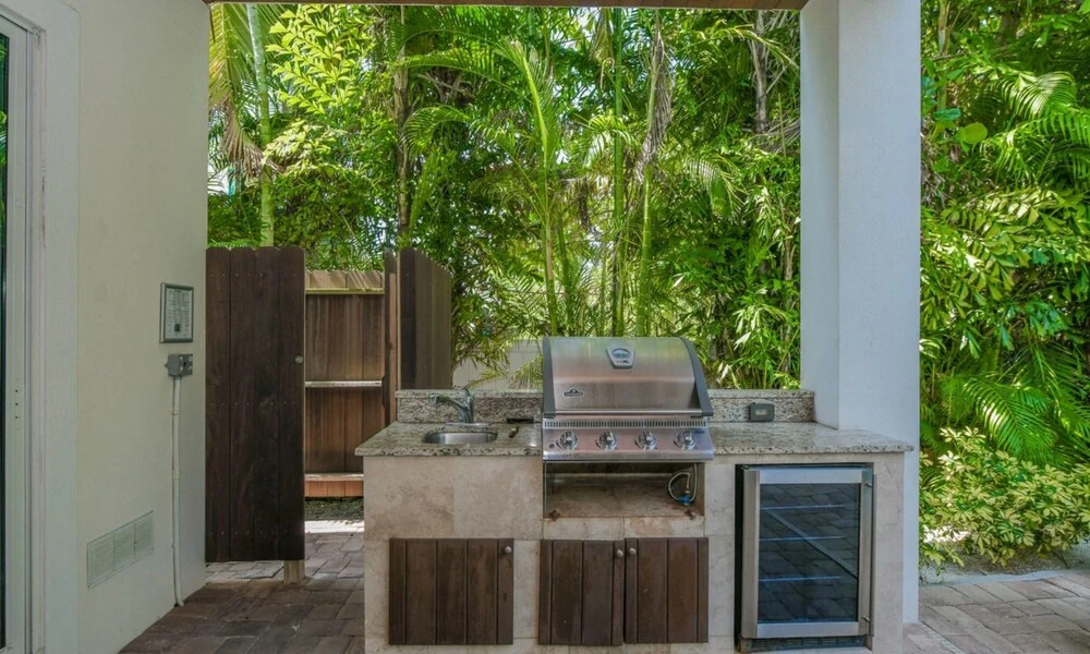 Avalon by AMI Locals