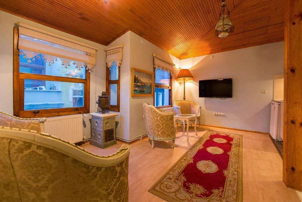 Aretias Suit Home