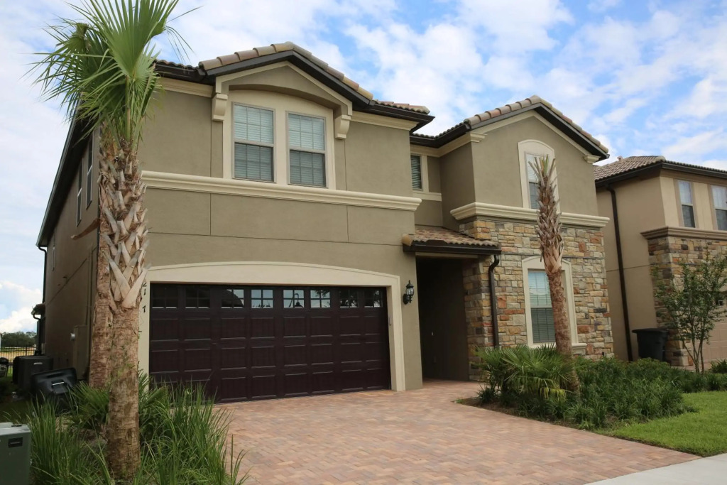 Brand new 9 bedroom luxury villa near Disney Sleeps 22