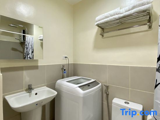 A Cozy 1 Bedroom Unit with a Parking at Tower 2 South Residences SM Southmall