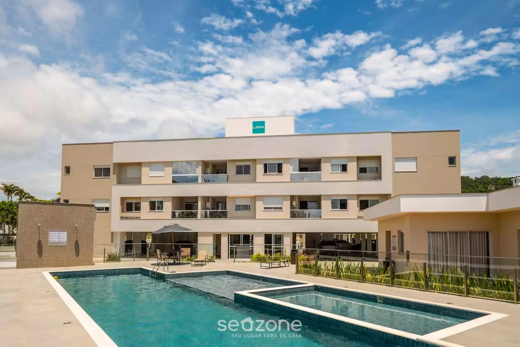 Apto de alto padrão em cond. 700m da praia CCI210