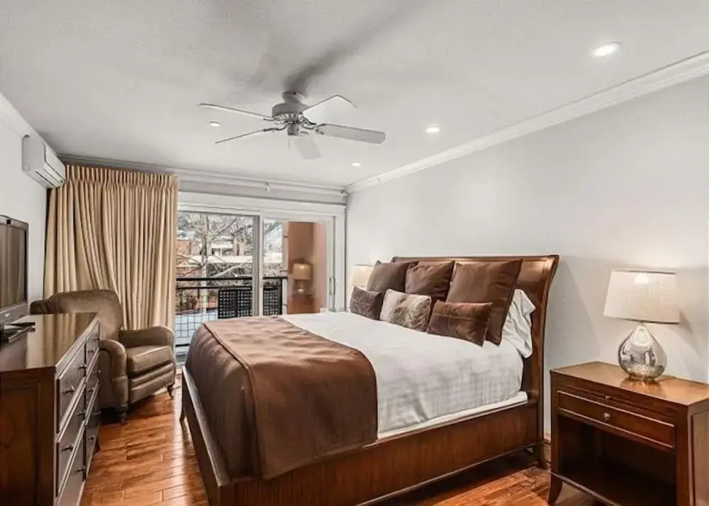 2 Bedroom Premier Vacation Rental in Downtown Aspen - Steps From Gondola!