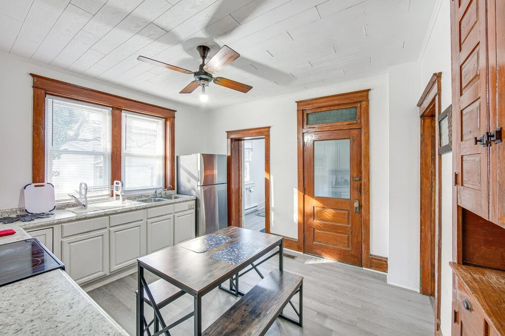 Lovely Lancaster Aptartment in Walkable Location!