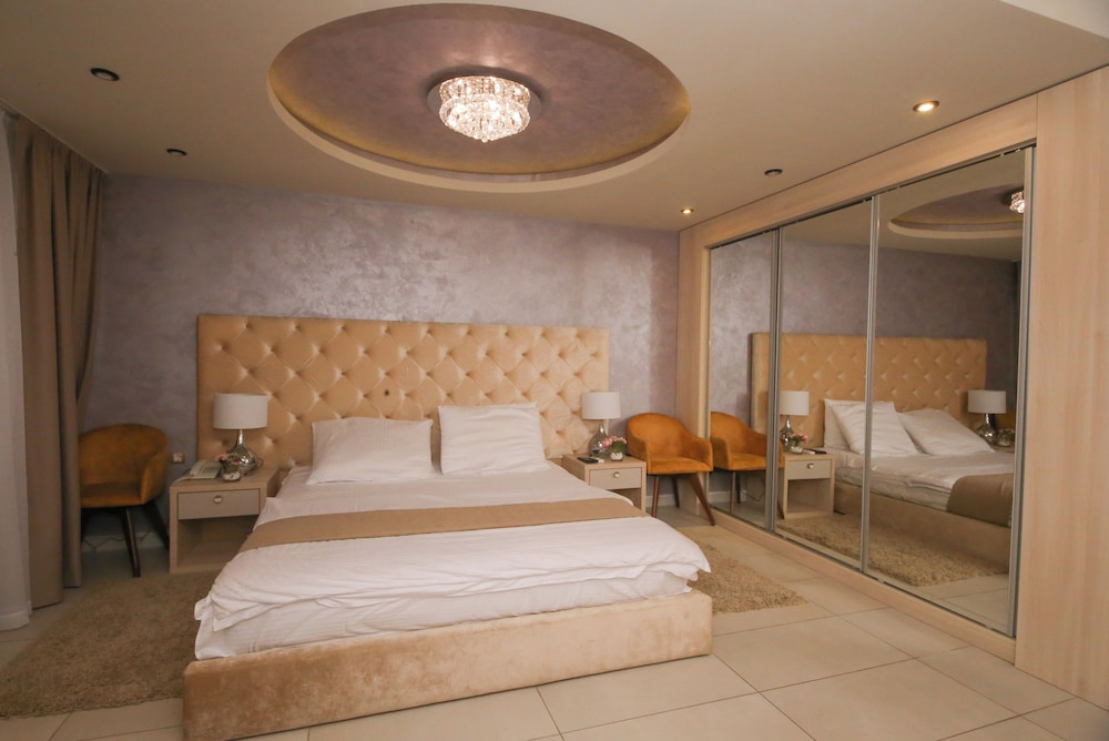Decenija Hotel & Restaurant