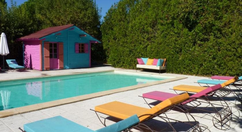 Domaine de Rhodes - 5 Chambres et 7 locations de vacances
