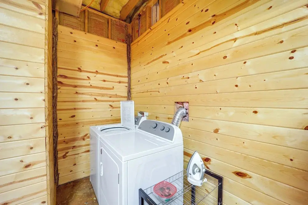 Cabin on 22 Acres w/ Patio - 3 Mi to Blowing Rock!
