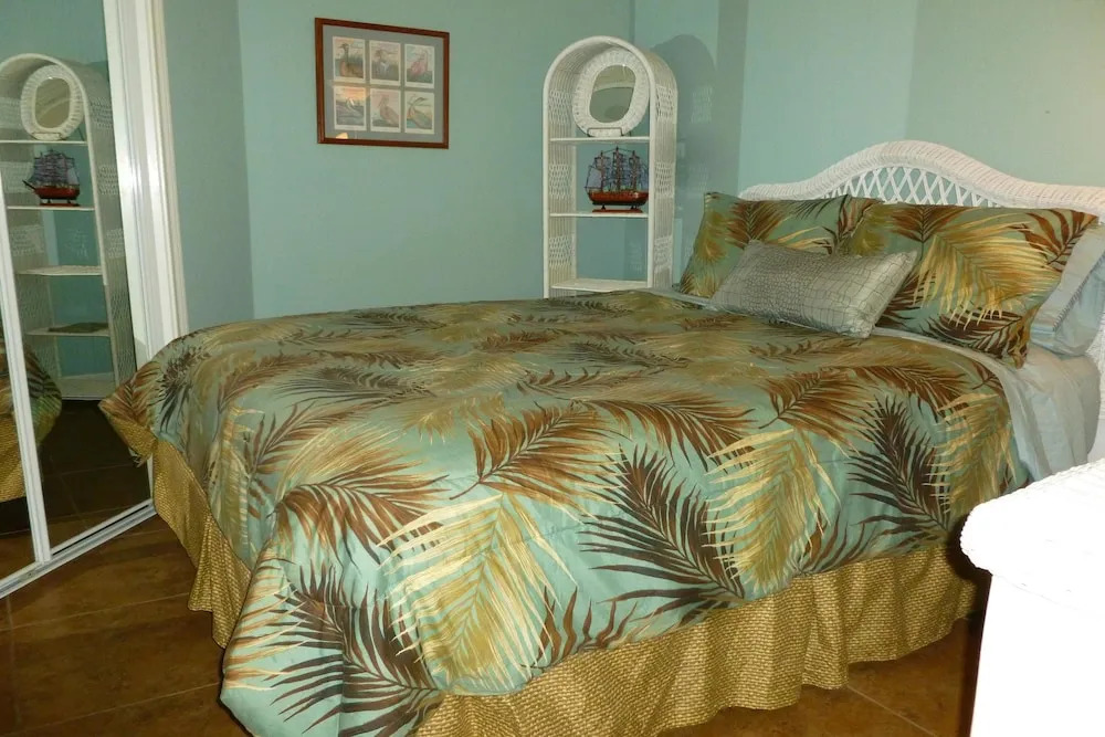 Maravilla Condos - Anchors Away