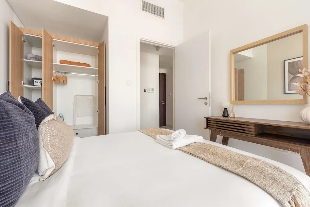 Silkhaus Deluxe 1BR in Masdar City at Oasis