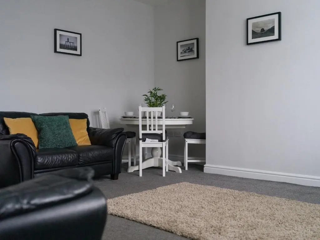 Hawthorn House-Sleeps 4-Pet friendly-Parking
