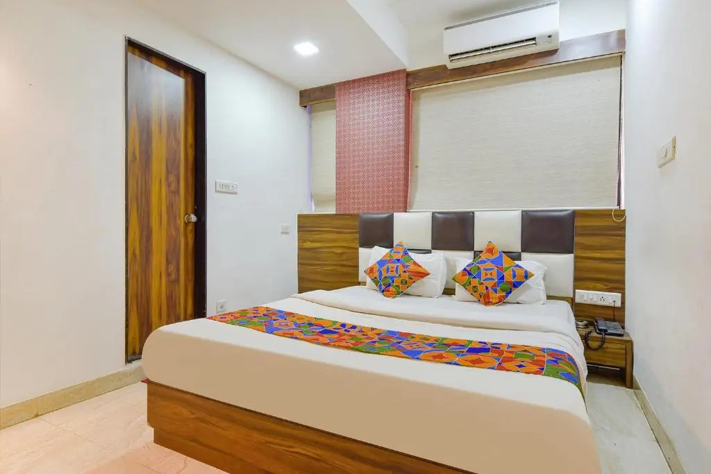 Fabhotel Acropole Inn