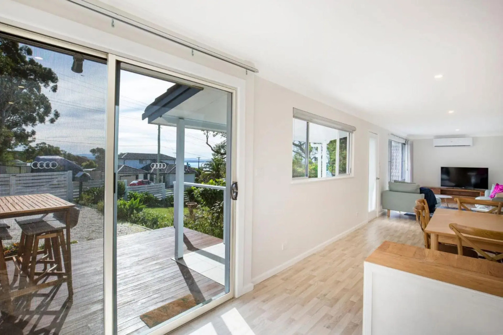 WindanSea Cottage - Pet Friendly - Ocean Glimpses