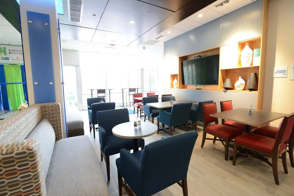 Holiday Inn Express & Suites Chicago North Shore - Niles by IHG