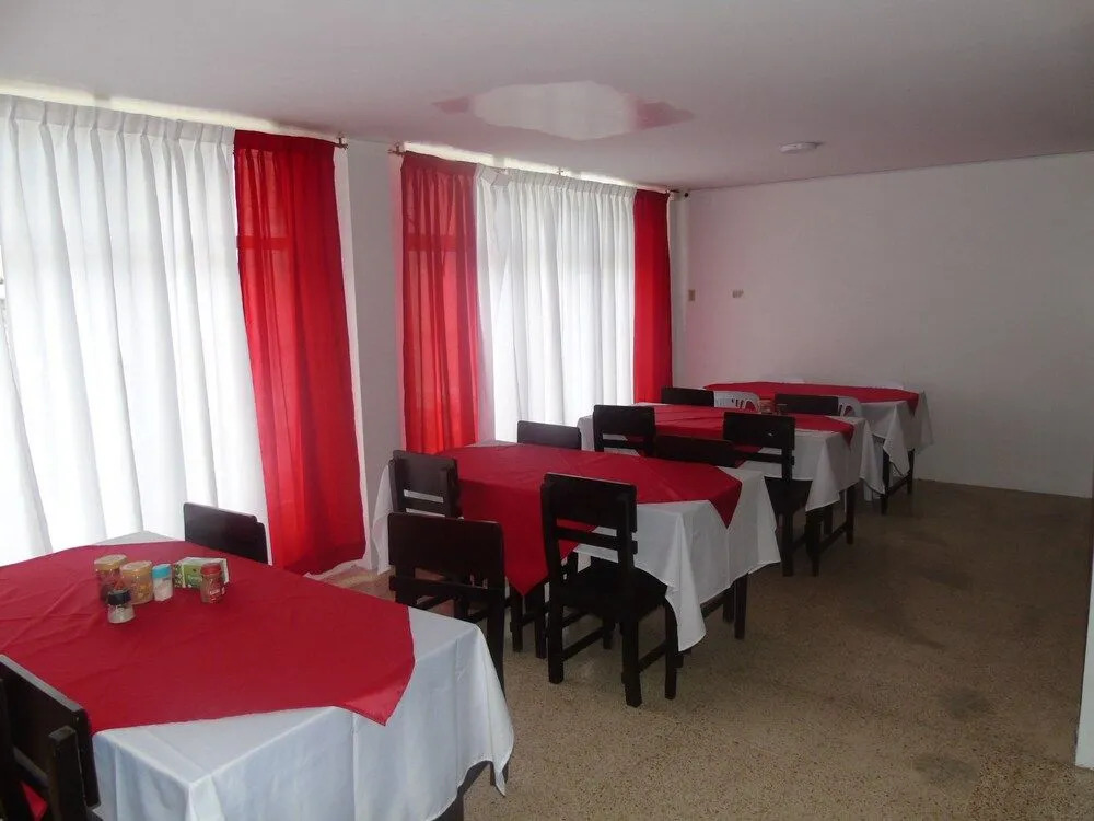 HOSTAL PIAZZOLLA