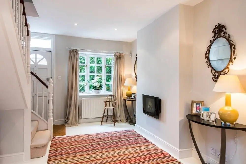 Delightful 2-bed Home, Fulham