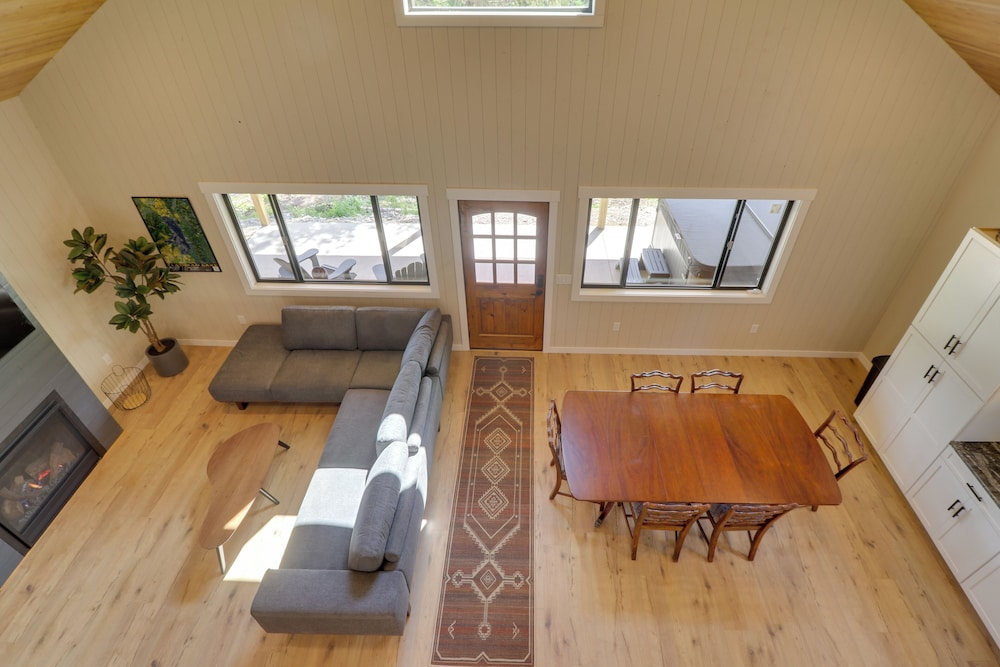 Lakeside Cabin Retreat w/ Private Hot Tub!