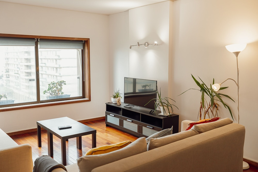 Matosinhos Ocean View by Vacationy