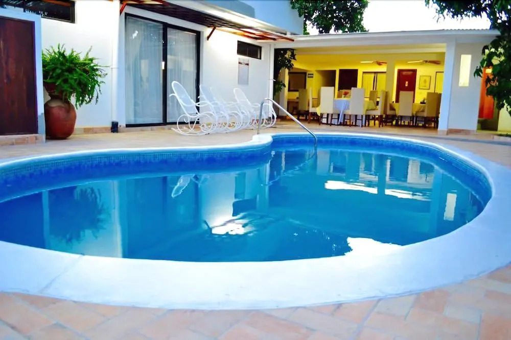 Maracas Inn
