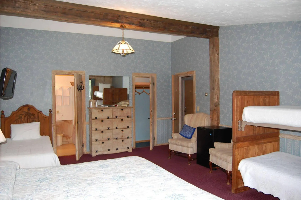 Summit Lodge