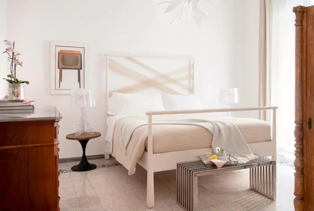 Modern Comfort, Poetic Charm