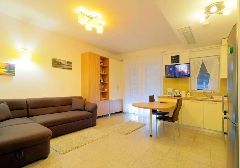 Garden Apartment close to Airport