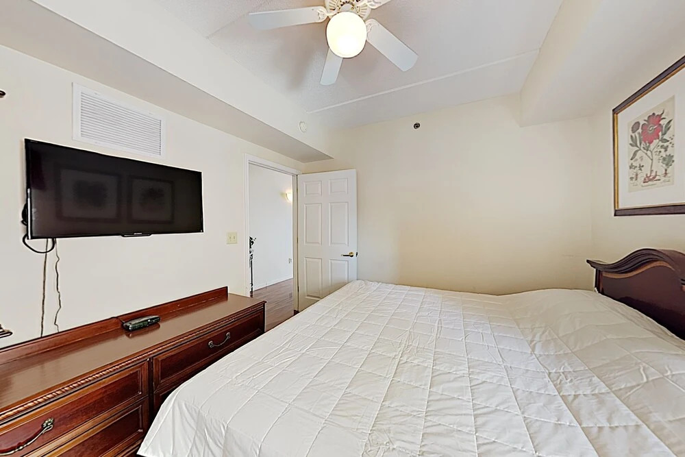 New Listing! Walkable Historic District 1 Bedroom Condo