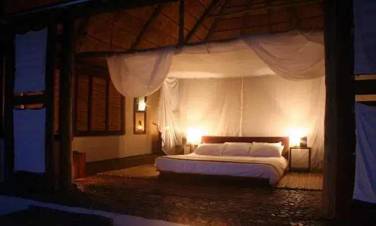 Lake Shore Lodge