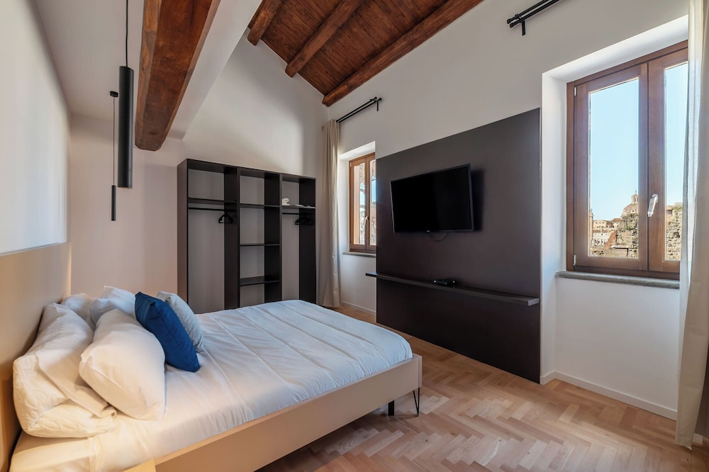 JOIVY Modern Rooms & Apartments near the Colosseum