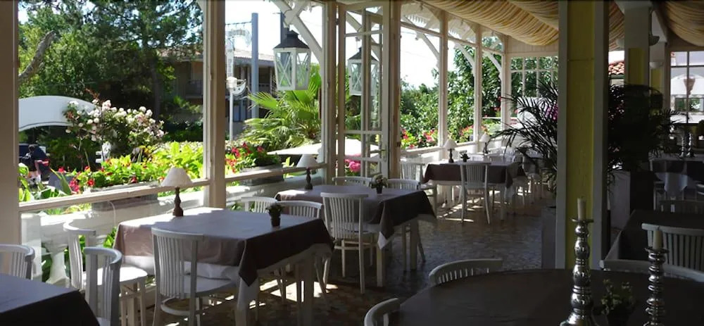 Hôtel des Pins