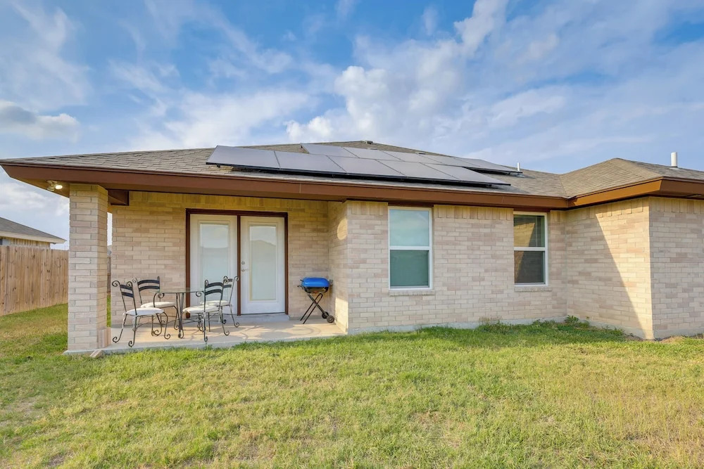 Easy Living in Brownsville! Home Near Med Center