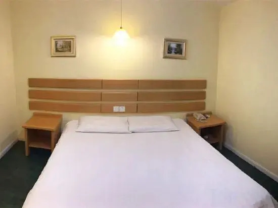 Home Inn (Dalian Shandong Road Songjiang Road Metro Station)