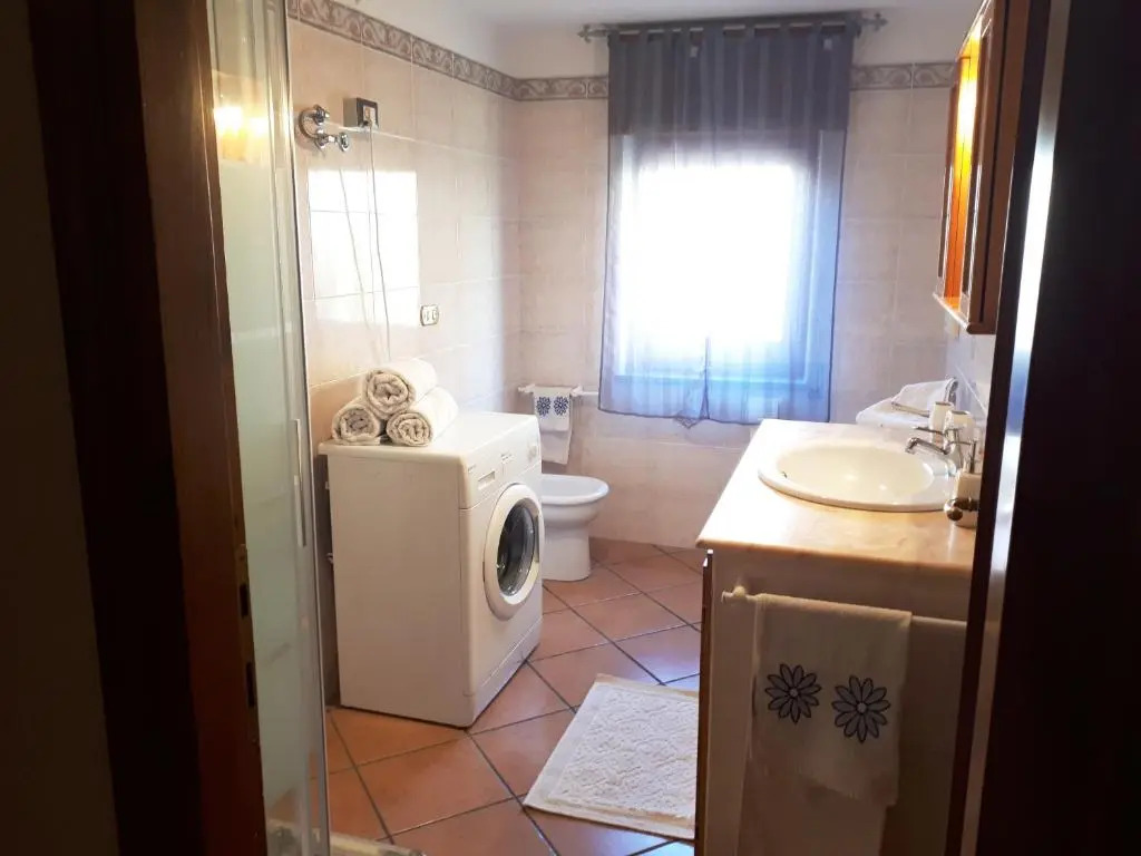 Comodo appartamento in villa 150 mt dal mare