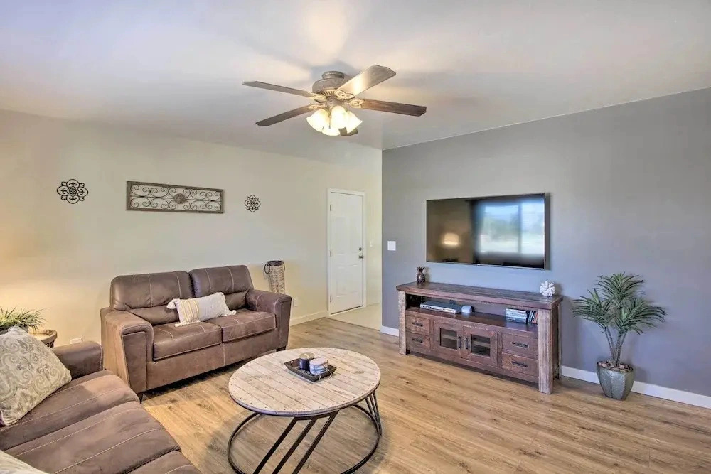 Groups Welcome! 2-home Tucson Escape w/ Fire Pit