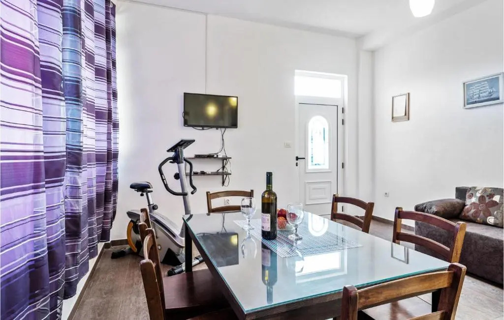 Awesome Home In Razanj